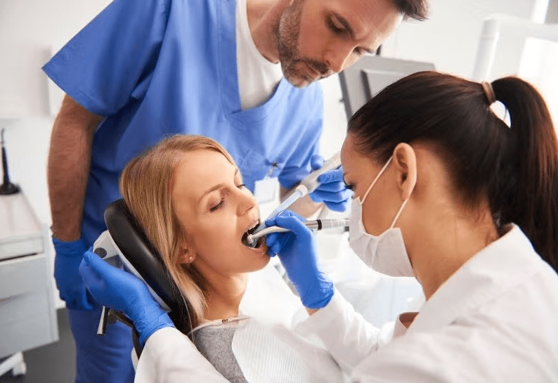 عيادة أسنان جدة الأعلى تقييمًا: 0546444116